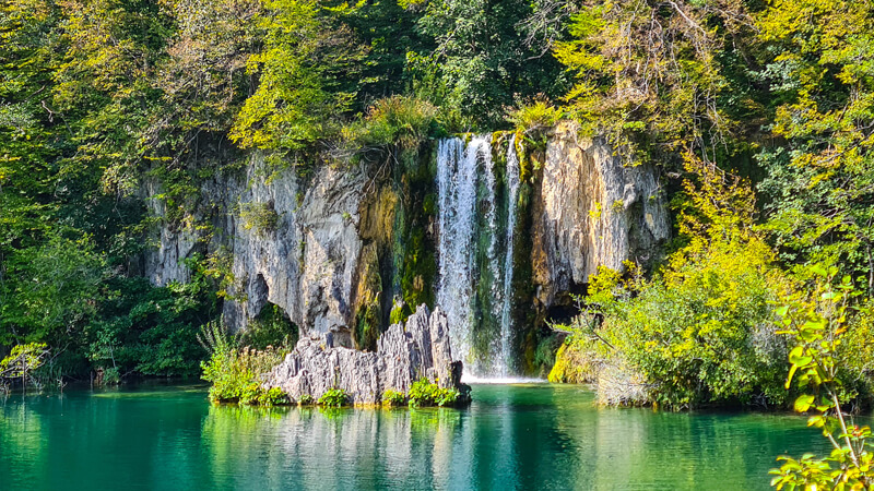 ogrugljak-jezero-vyhled-plitvicka-jezera